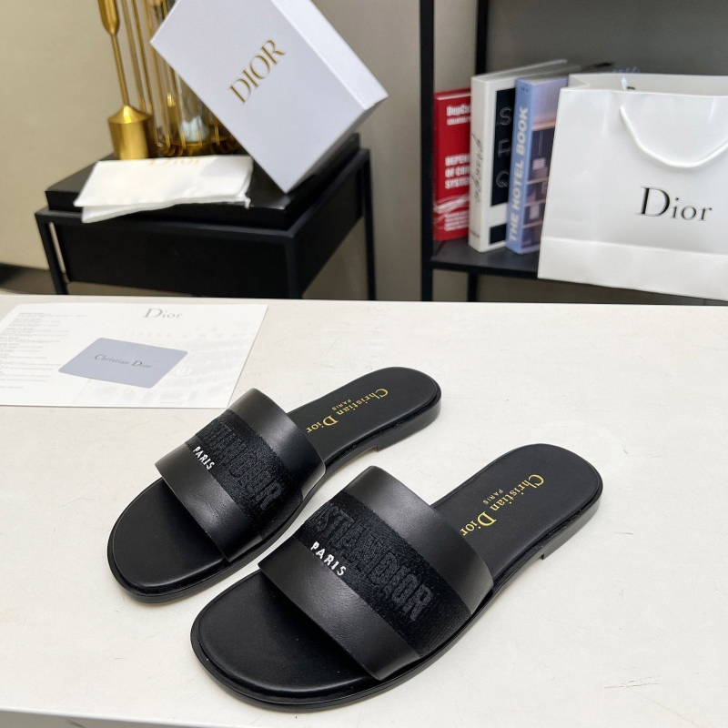 ch**an D*or slippers